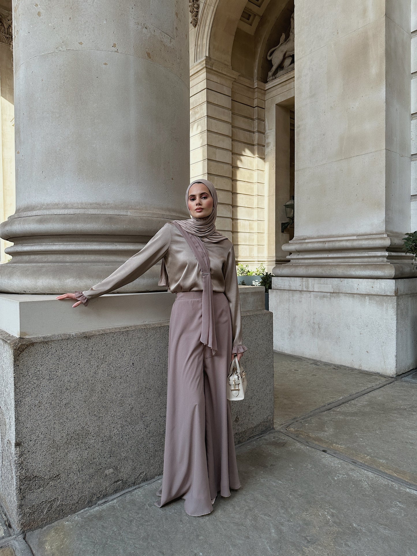 Yasmina Palazzo set