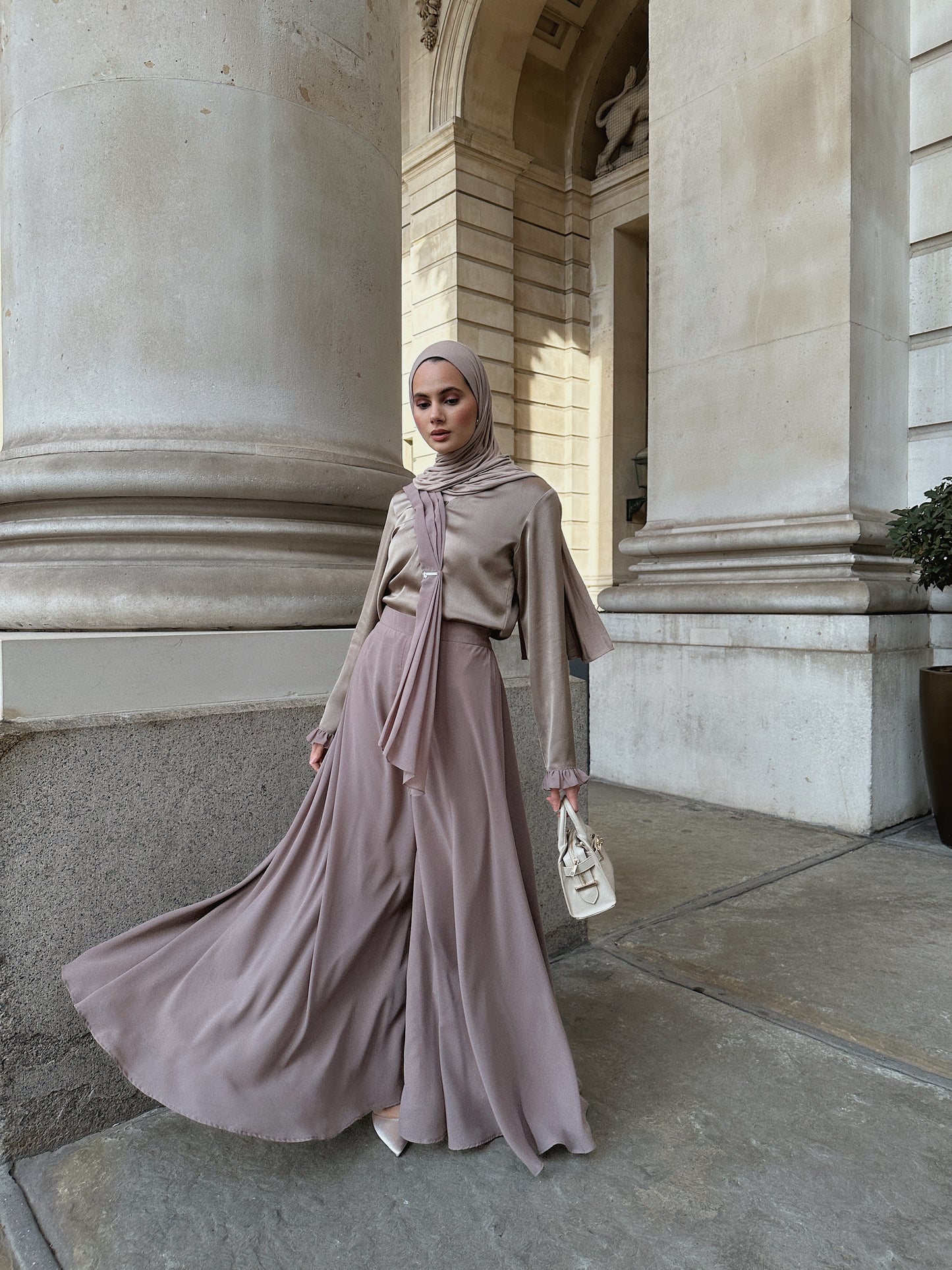 Yasmina Palazzo set