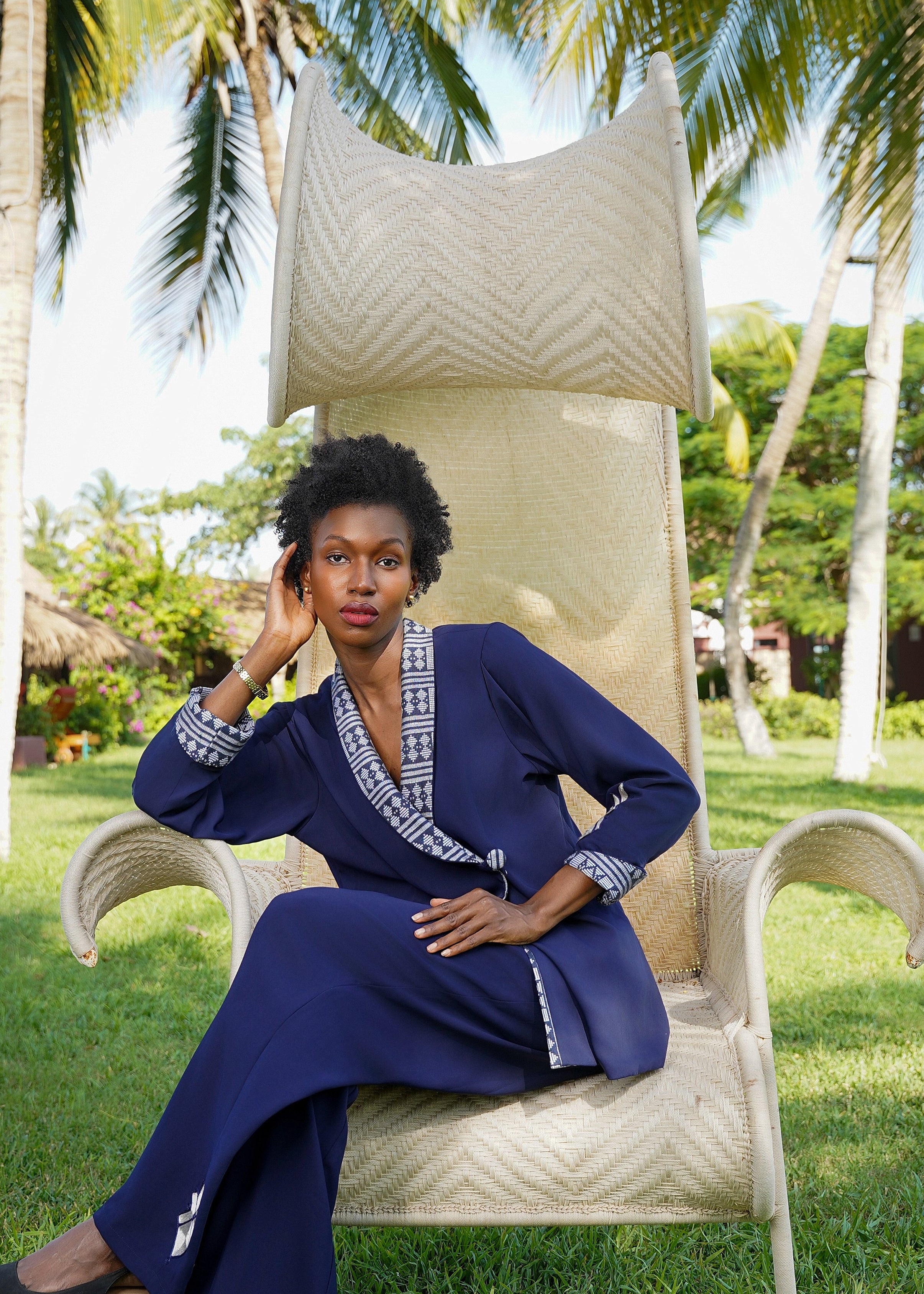 Navy blue woman suit with elegant collar and sleeves 